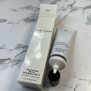 NWT Bobbi Brown vitamin enriched skin tint: Rich 3
Never used
Still in box